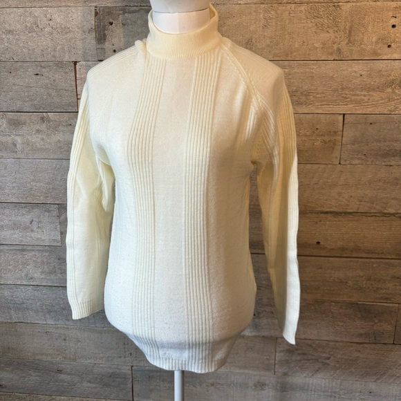Vintage women’s cream mock neck acrylic long sleeved sweater in 36 or Small - Picture 1 of 9